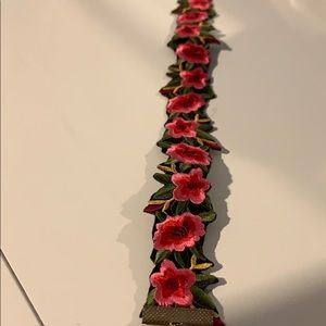 Flower chocker necklace